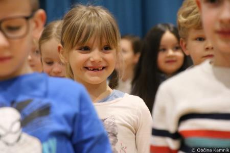 Otroci Osnovne šole Marije Vere Mi smo svet, mi smo otroci (36)